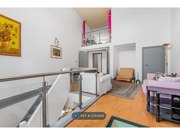 2 Bedroom Maisonette To Rent In Manor Place, London, SE17