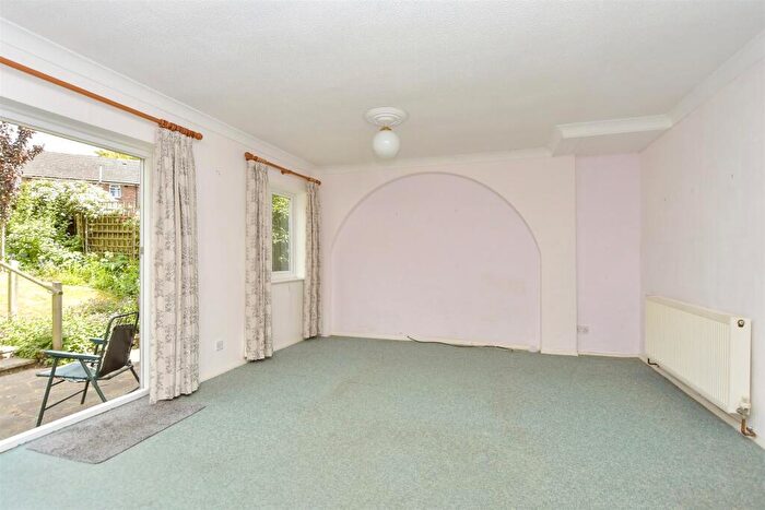 3 Bedroom Semi-Detached House For Sale In Wheatsheaf Close, Boughton-Under-Blean, Faversham, Kent, ME13