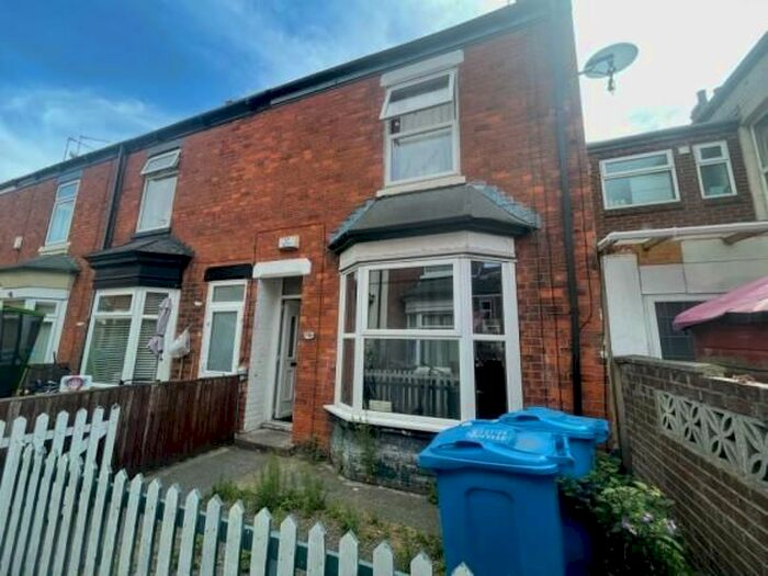 2 Bedroom End Of Terrace House To Rent In Henley Avenue, Brazil Street, Hull, HU9