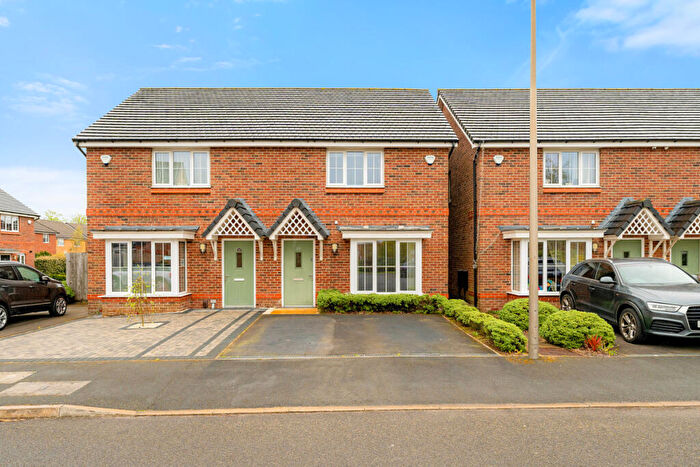 3 Bedroom Semi Detached House For Sale In Threadneedle Place, Manchester, M46