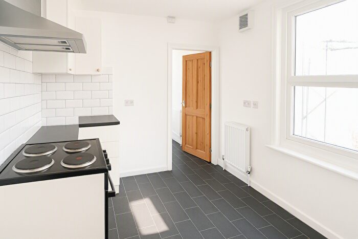 1 Bedroom Flat To Rent In Balmoral Road, Gillingham, ME7