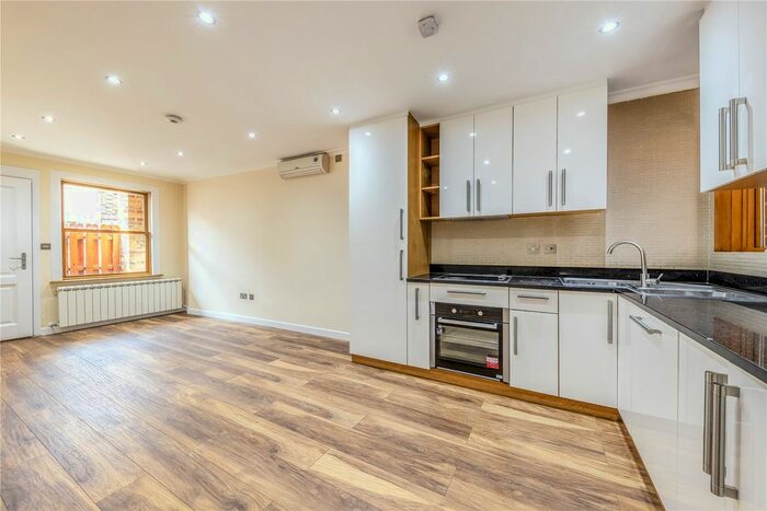 2 Bedroom Flat To Rent In Plough Lane, Teddington, TW11