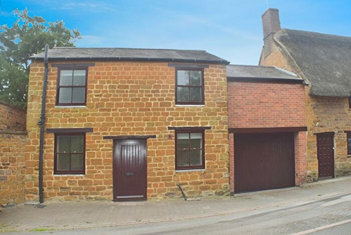 1 Bedroom Cottage To Rent In High Street, Northampton, NN7