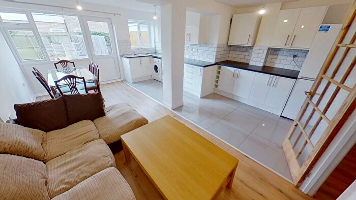 4 Bedroom Terraced House To Rent In Guildford Park Avenue, Guildford, GU2