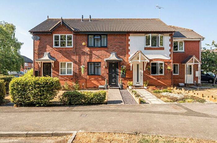 2 Bedroom Terraced House For Sale In Mallard Close, Covingham, Swindon, SN3