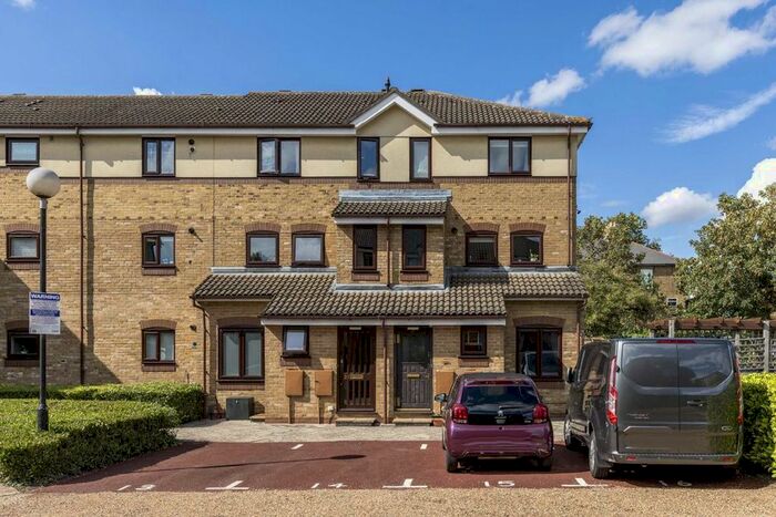 2 Bedroom Flat To Rent In Chaseley Drive, London, W4