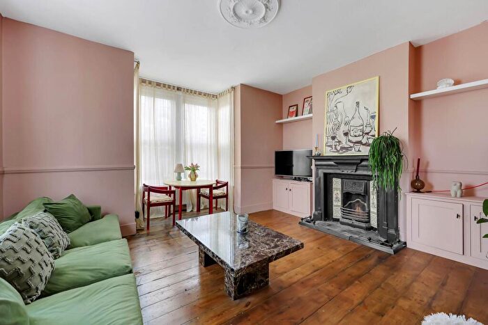 1 Bedroom Flat For Sale In High Road Leyton, London, E15