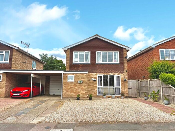 3 Bedroom Detached House For Sale In Blythwood Drive, Frimley, Camberley, Surrey, GU16