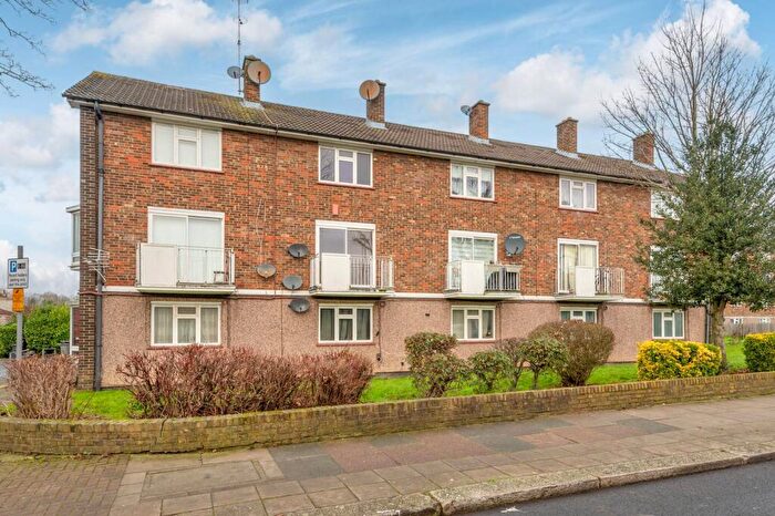 2 Bedroom Maisonette To Rent In Ellerslie Gardens, Willesden, London, NW10