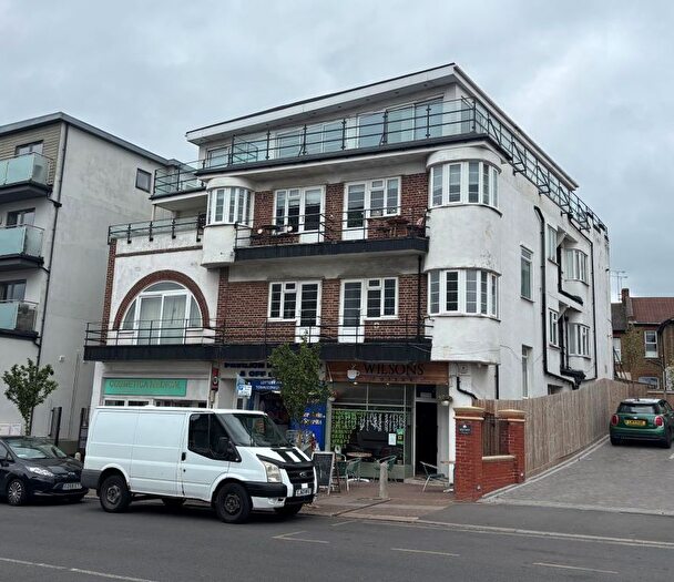 2 Bedroom Flat For Sale In Station Road, Westcliff-On-Sea, Essex, SS0