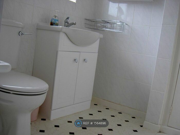 2 Bedroom Bungalow To Rent In Middletons Road, Peterborough, PE7