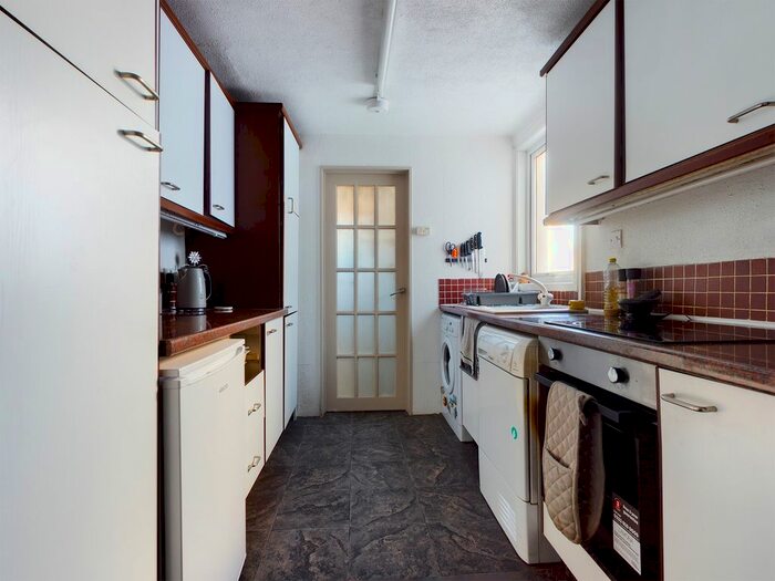 1 Bedroom Flat To Rent In Queens Park Road, Brighton, BN2