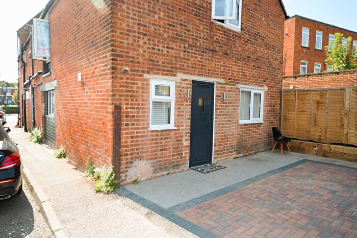 1 Bedroom Flat To Rent In High Street, Bagshot, GU19