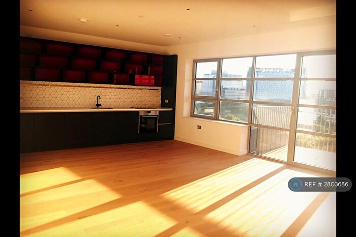 2 Bedroom Flat To Rent In Kent Building, London, E14