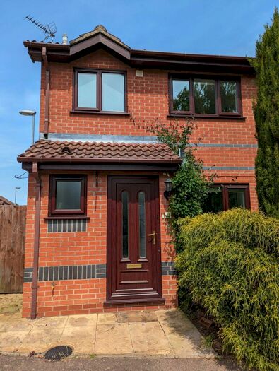 3 Bedroom Semi-Detached House To Rent In Westfield Road, Brundall, Norwich, NR13