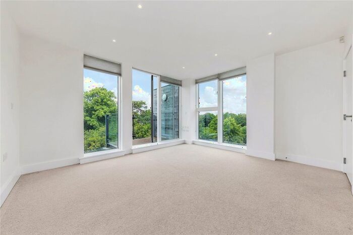 2 Bedroom Flat For Sale In Kingfisher Way, Cambridge, Cambridgeshire, CB2
