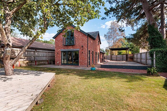 3 Bedroom Detached House For Sale In Hoole Road, Chester, CH2