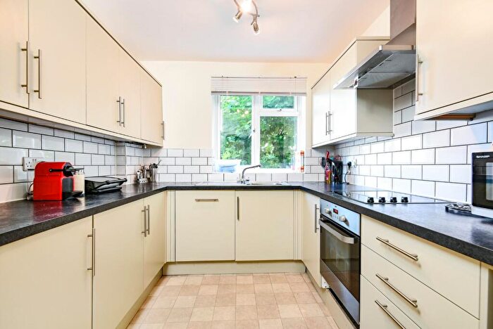 3 Bedroom Flat To Rent In Dagnall Street, Battersea, London, SW11