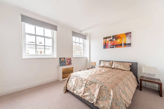 2 Bedroom Flat To Rent In Kensington Park Gardens, Notting Hill, London, W11
