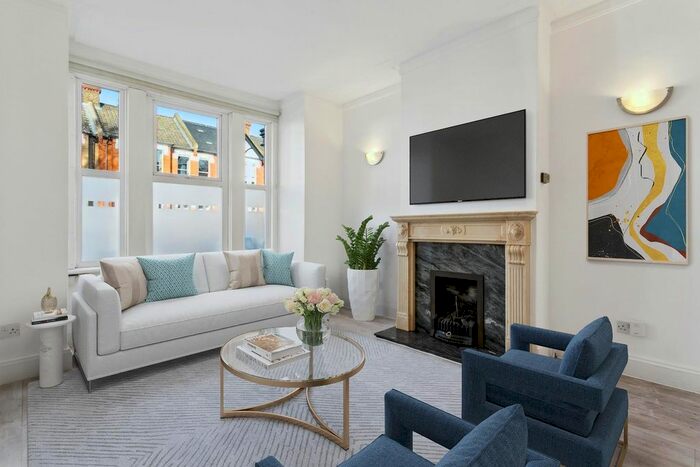 1 Bedroom Flat To Rent In Kent Road, Chiswick Park, W4