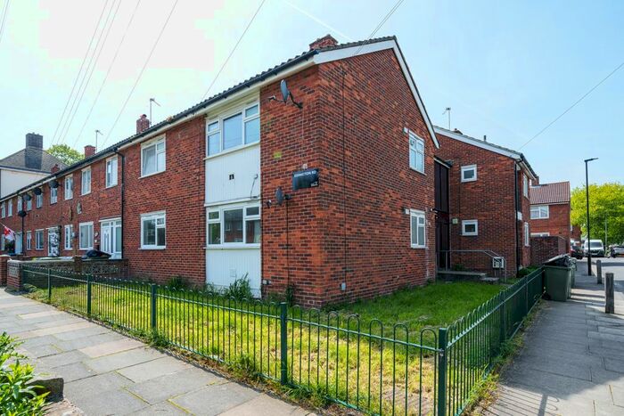 2 Bedroom Maisonette To Rent In Edington Road, London, SE2