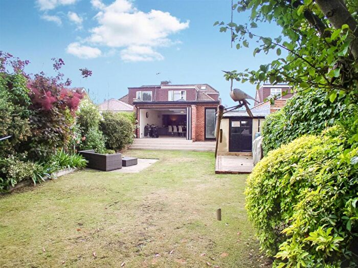 5 Bedroom Semi-Detached Bungalow To Rent In Franklyn Road, KT12