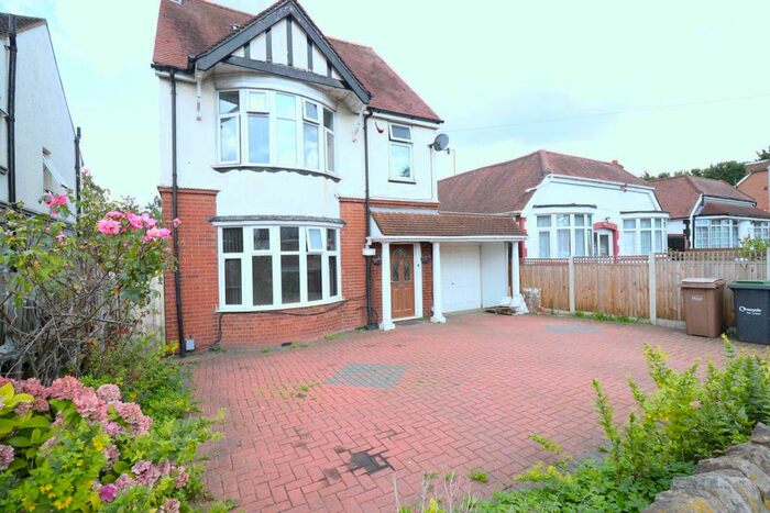 4 Bedroom Detached House To Rent In Oakley Road, Luton, LU4