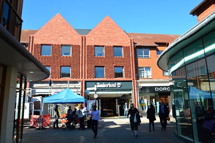 1 Bedroom Flat To Rent In Windsor Yards, Windsor, SL4