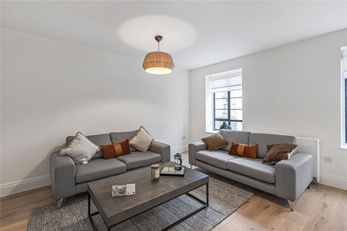 2 Bedroom Flat To Rent In Thayer Street, Marylebone, London, W1U