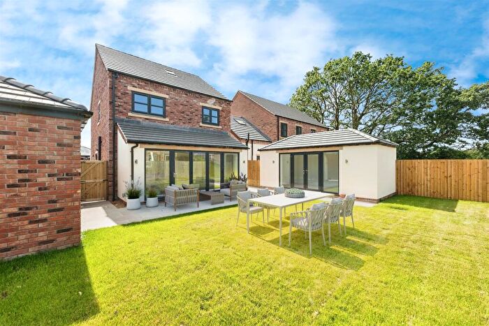 4 Bedroom Detached House For Sale In Oakwood Park, Pollington, Goole, DN14