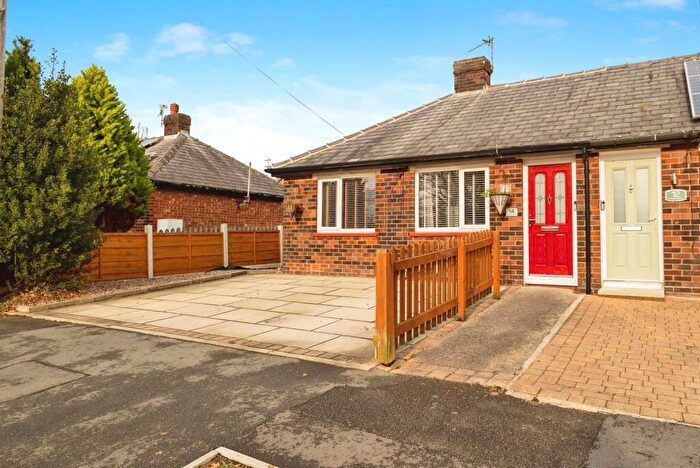 1 Bedroom Bungalow For Sale In Stamford Grove, Stalybridge, Greater Manchester, SK15