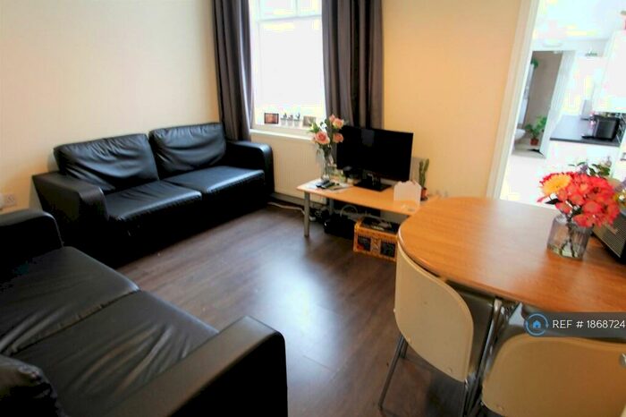 3 Bedroom Terraced House To Rent In Blenheim Gardens, Reading, RG1