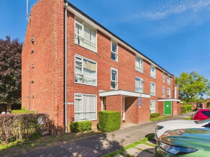 1 Bedroom Flat To Rent In Holmbury Grove, Featherbed Lane, Croydon, CR0
