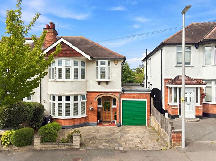 3 Bedroom House For Sale In Fairlawn Drive, Woodford Green, Redbridge, IG8