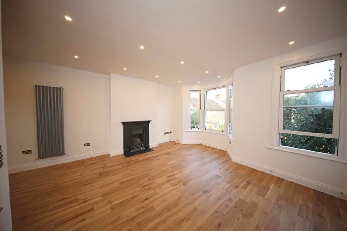 2 Bedroom Maisonette For Sale In Charteris Road, Queens Park, NW6