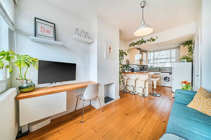 1 Bedroom Flat For Sale In Holdernesse Road, Balham, SW17