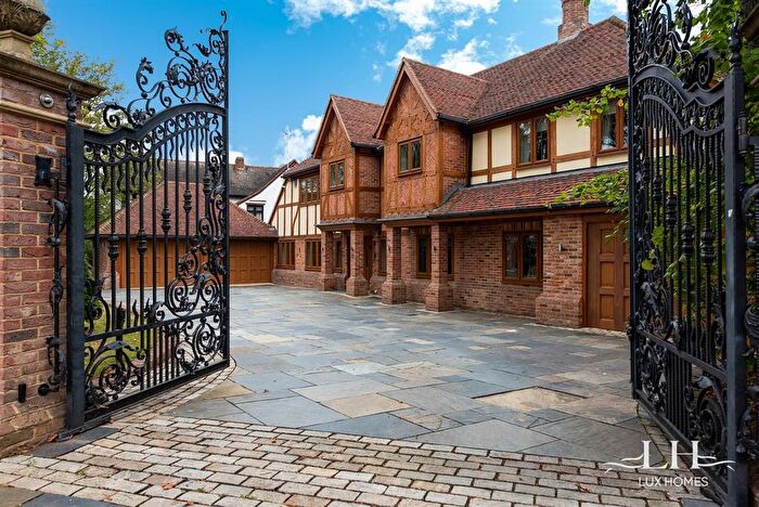 6 Bedroom Detached House For Sale In Nelmes Way, Hornchurch, RM11