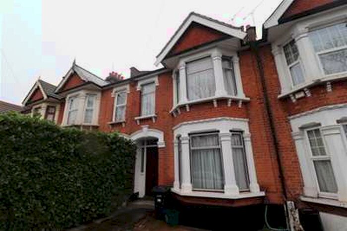 2 Bedroom House To Rent In Seven Kings - Ilford, IG3