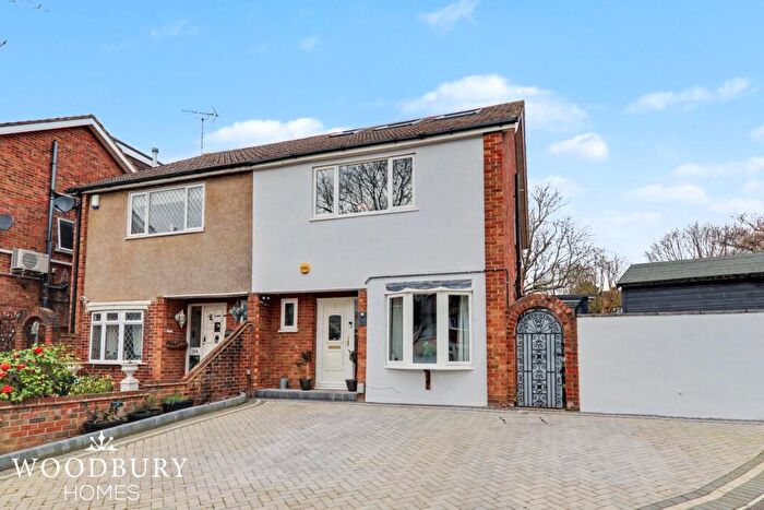 4 Bedroom Semi Detached House For Sale In River Way, Loughton, IG10