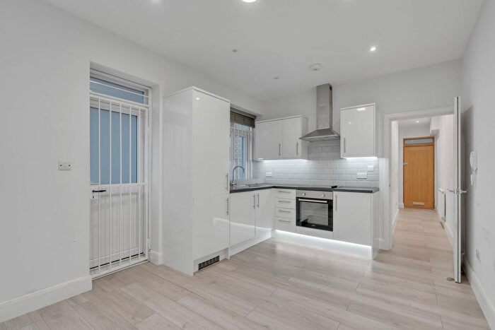 1 Bedroom Flat To Rent In Drake House, Stepney Way, Whitechapel, E1