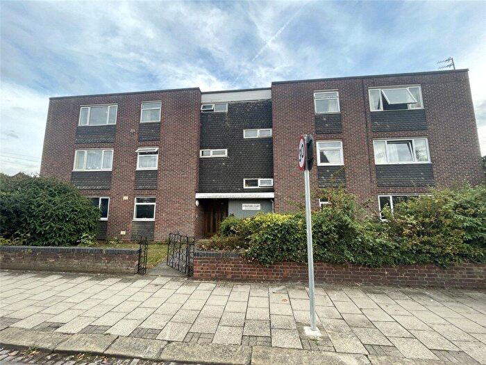 2 Bedroom Apartment For Sale In Flat, Stratford Court, Shakespeare Road, Bedford, MK40
