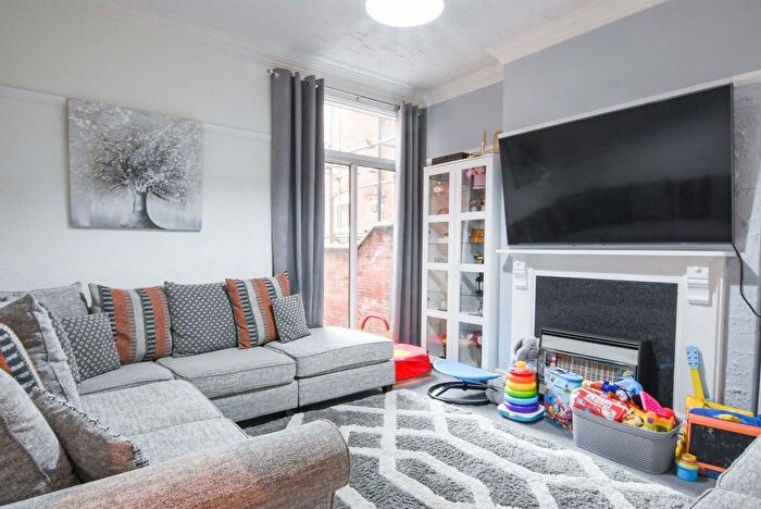 3 Bedroom Terraced House For Sale In Kimberley Road, Leicester, LE2