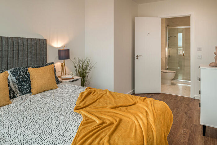 2 Bedroom Apartment To Rent In Silvertown Way, London, E16