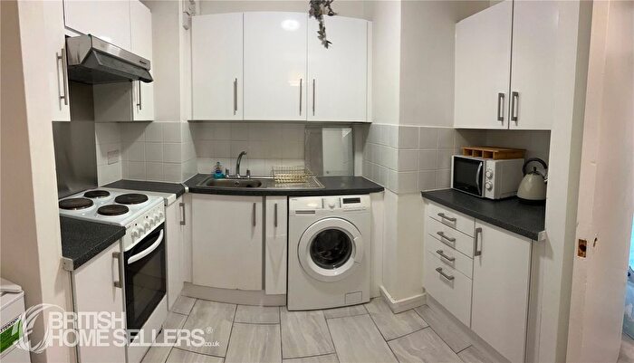 1 Bedroom Flat For Sale In Lord Mountbatten Close, Southampton, Hampshire, SO18