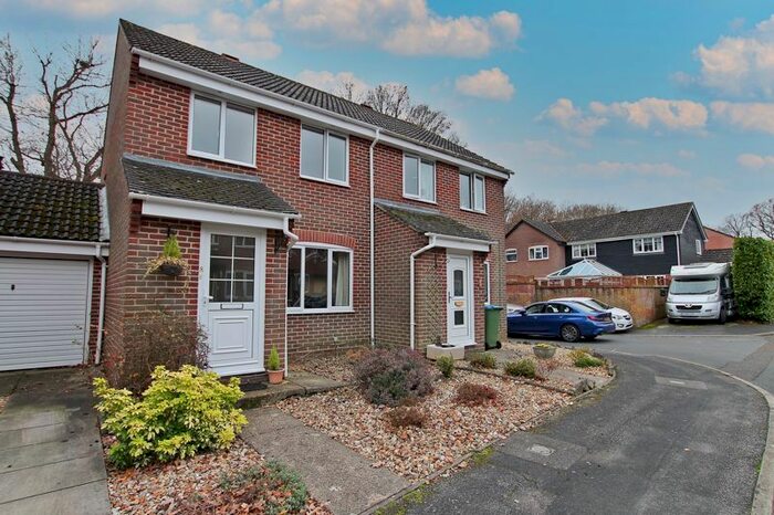 3 Bedroom Semi-Detached House To Rent In The Hurdles, Fareham PO14