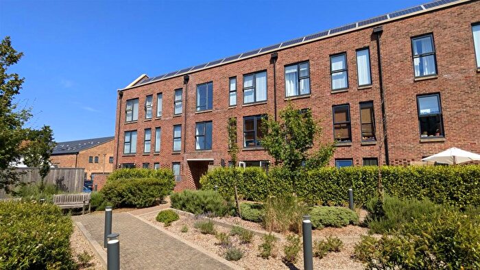 2 Bedroom Apartment To Rent In Hedley Road, St. Albans, AL1