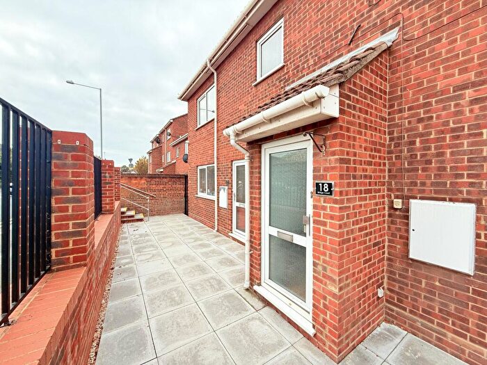 1 Bedroom Flat For Sale In Bridge Court, Bridge Road, Grays, RM17