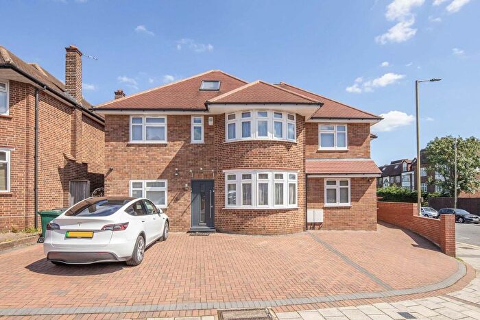 5 Bedroom Property To Rent In Queens Way, Hendon, NW4