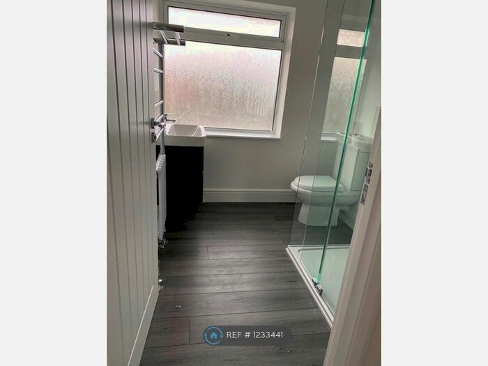 3 Bedroom End Of Terrace House To Rent In Beacon Road, Crowborough, TN6