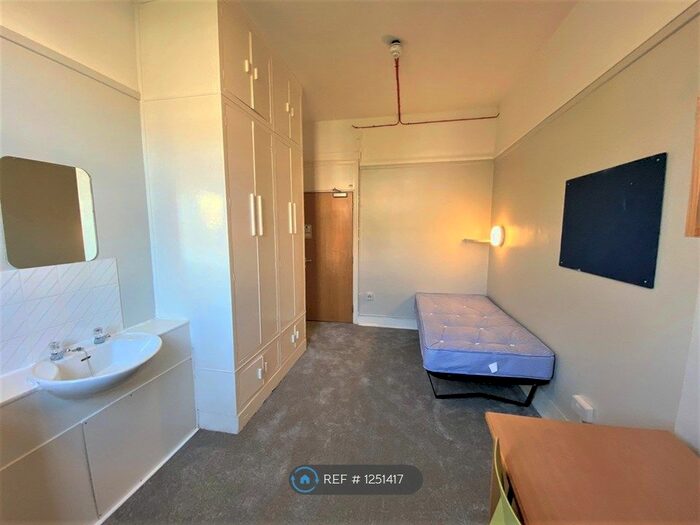 Studio To Rent In Gower Street, London WC1E